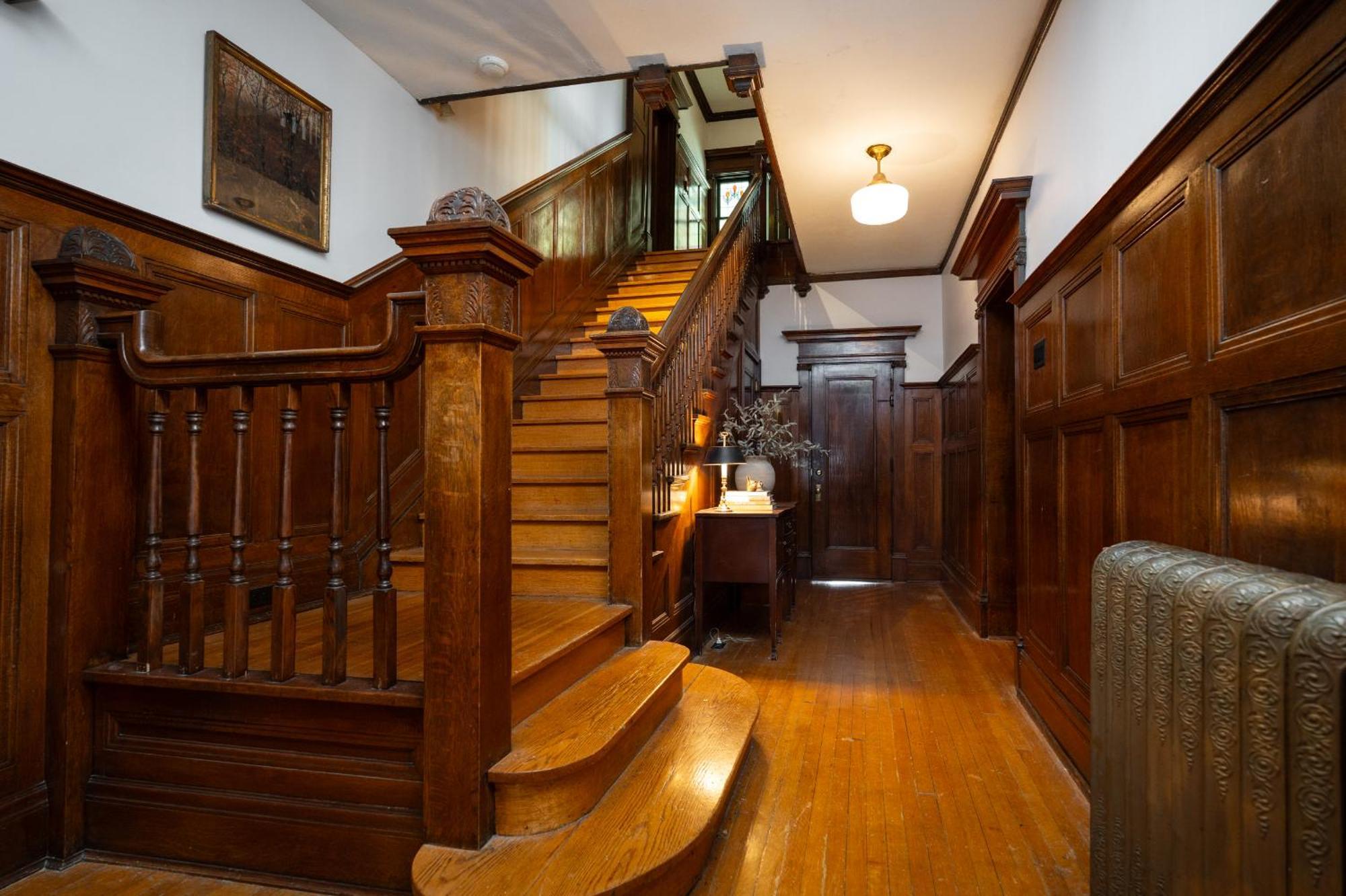 Bed and Breakfast No. 5 East Виннипег Экстерьер фото