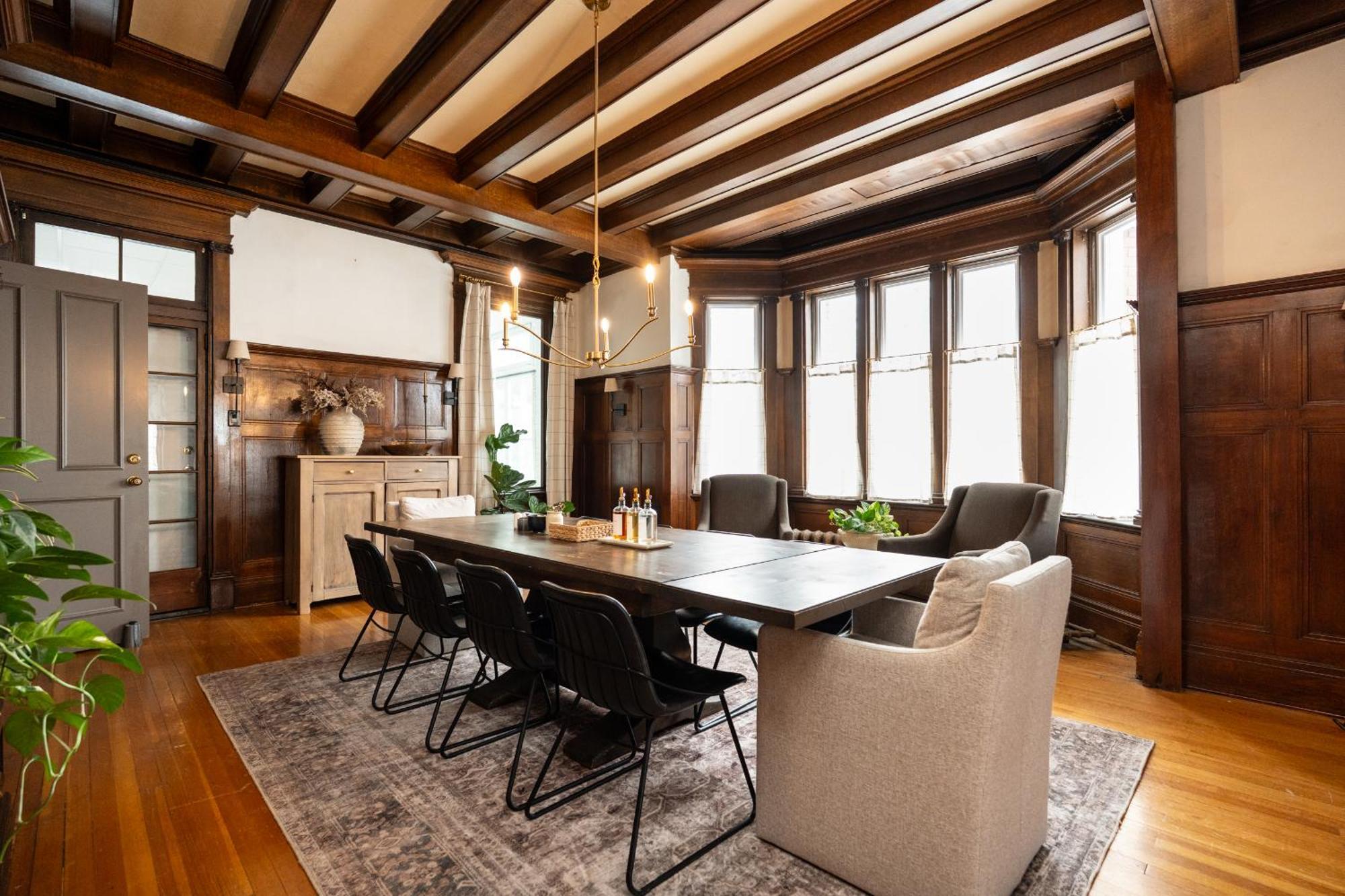 Bed and Breakfast No. 5 East Виннипег Экстерьер фото