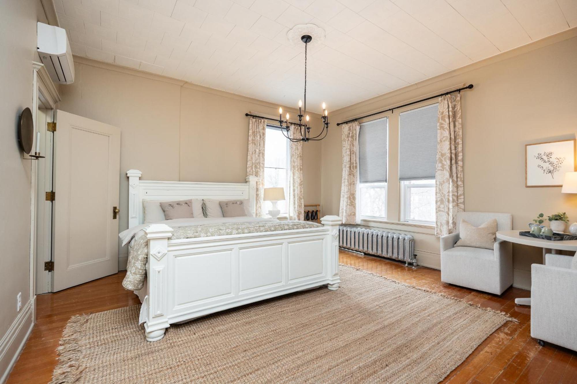 Bed and Breakfast No. 5 East Виннипег Экстерьер фото