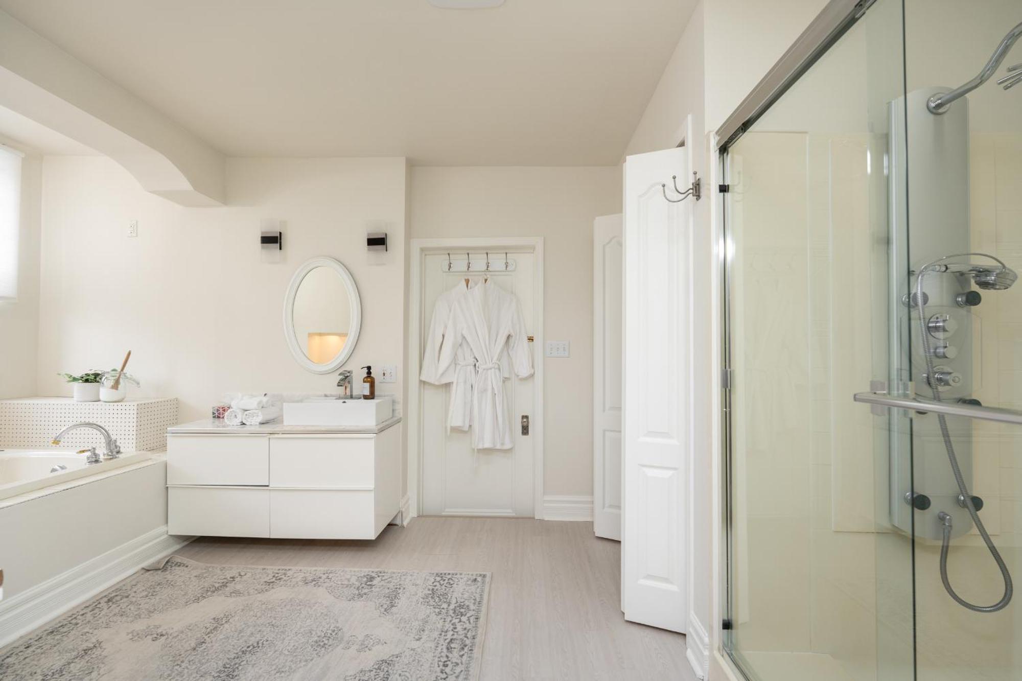 Bed and Breakfast No. 5 East Виннипег Экстерьер фото