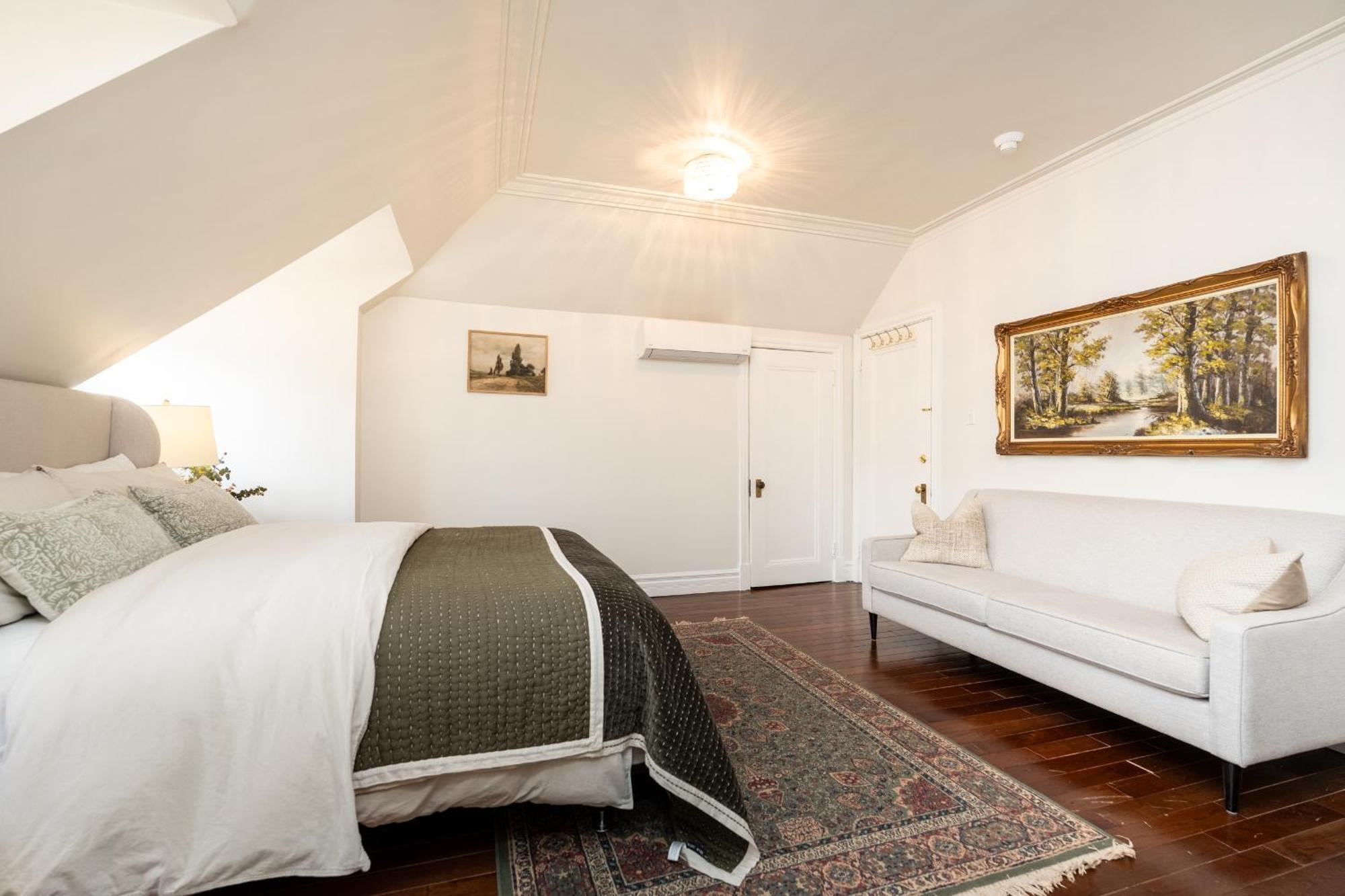 Bed and Breakfast No. 5 East Виннипег Экстерьер фото