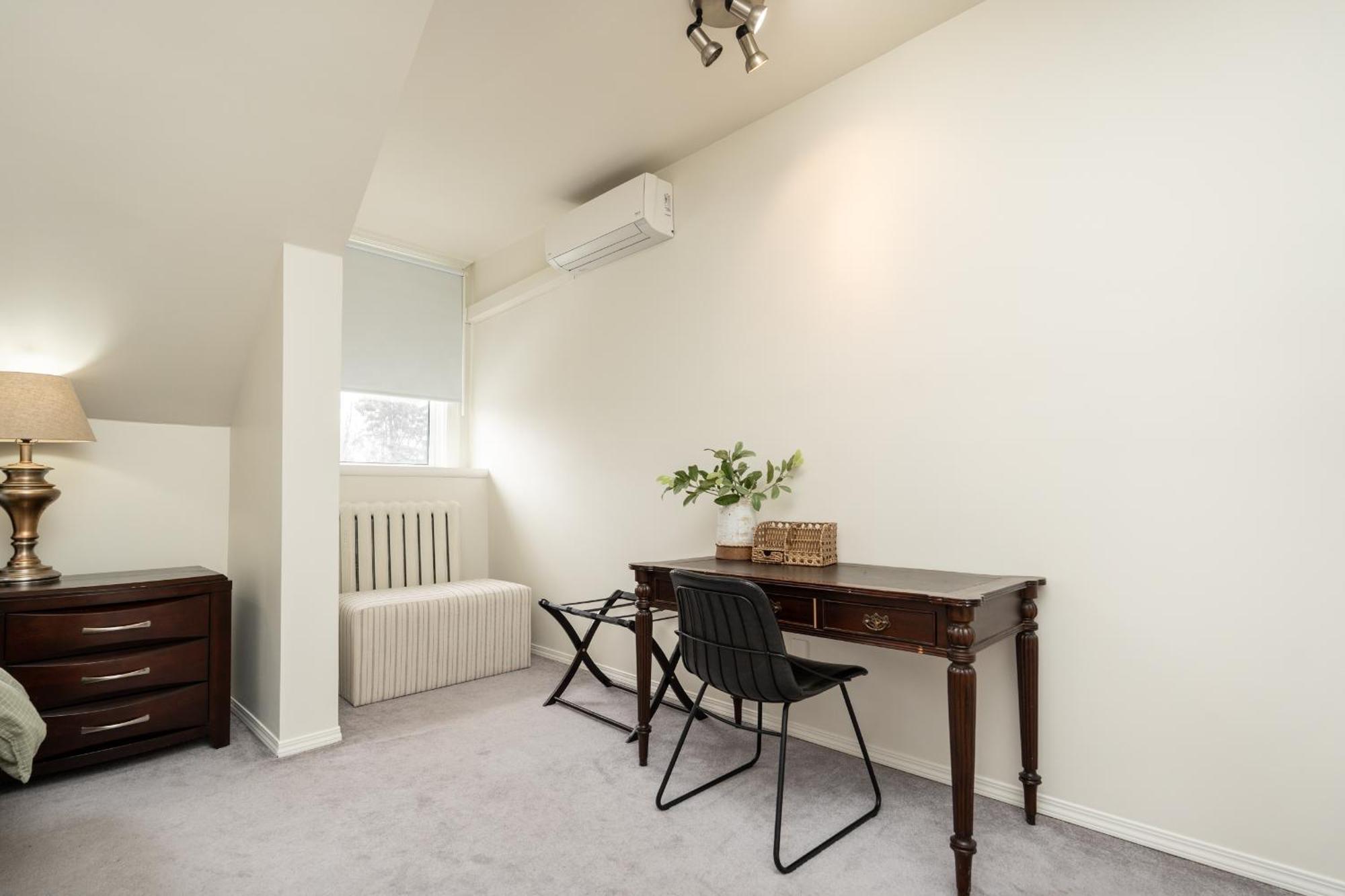 Bed and Breakfast No. 5 East Виннипег Экстерьер фото